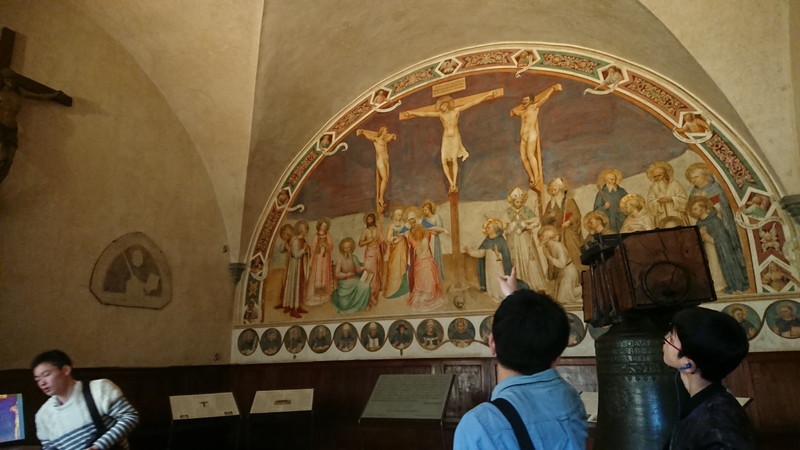フラ・アンジェリコの「キリストの磔刑とこれに臨む諸聖人」
