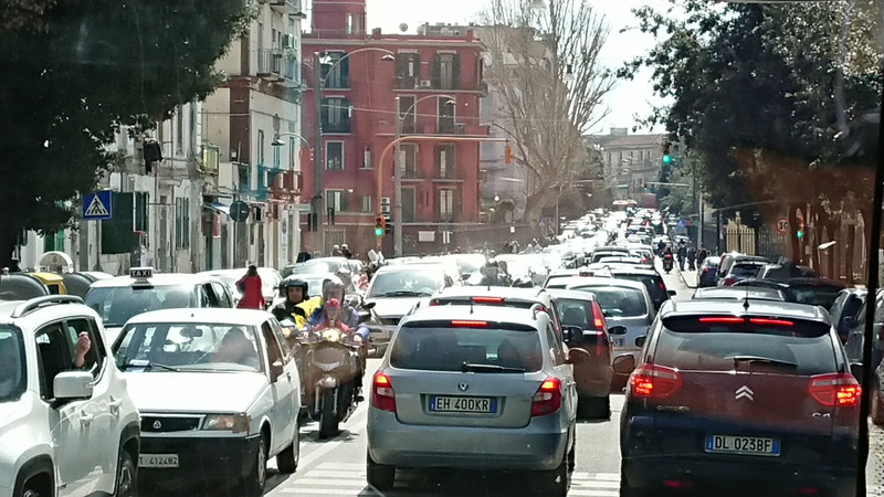 ナポリ名物の渋滞