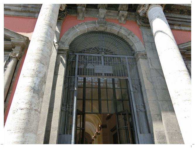 博物館正面の入口