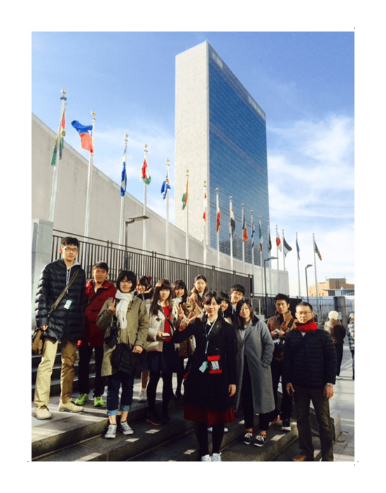 国連ビル前にて