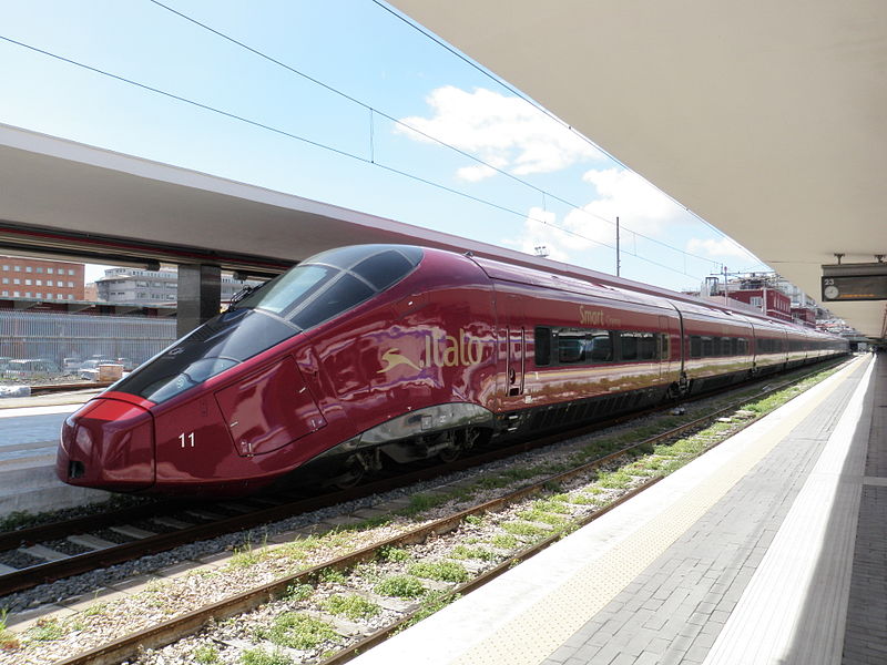 フェラーリカラーに塗装された最新の高速列車「Italo」